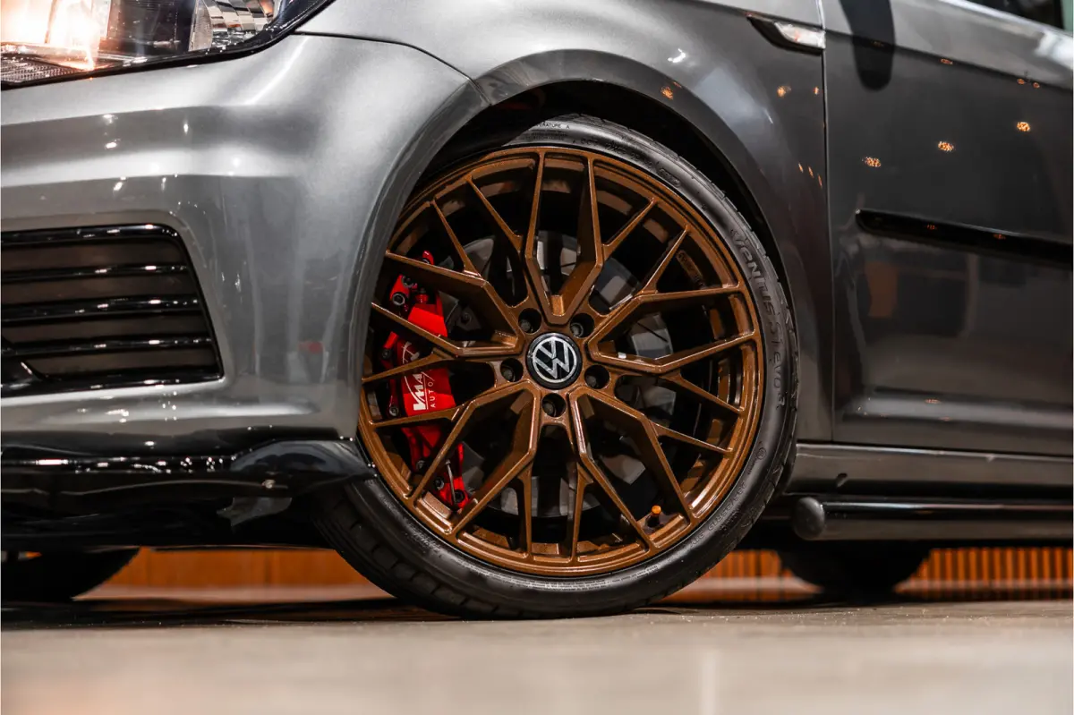 2.0 TDI 185 PK | R-Line | CarPlay | Camera | Lederen bekleding | 19’’ RS velgen | Schroefset | Sport remmen rondom | Spoiler-pakket | Nieuwe APK | Goed onderhouden