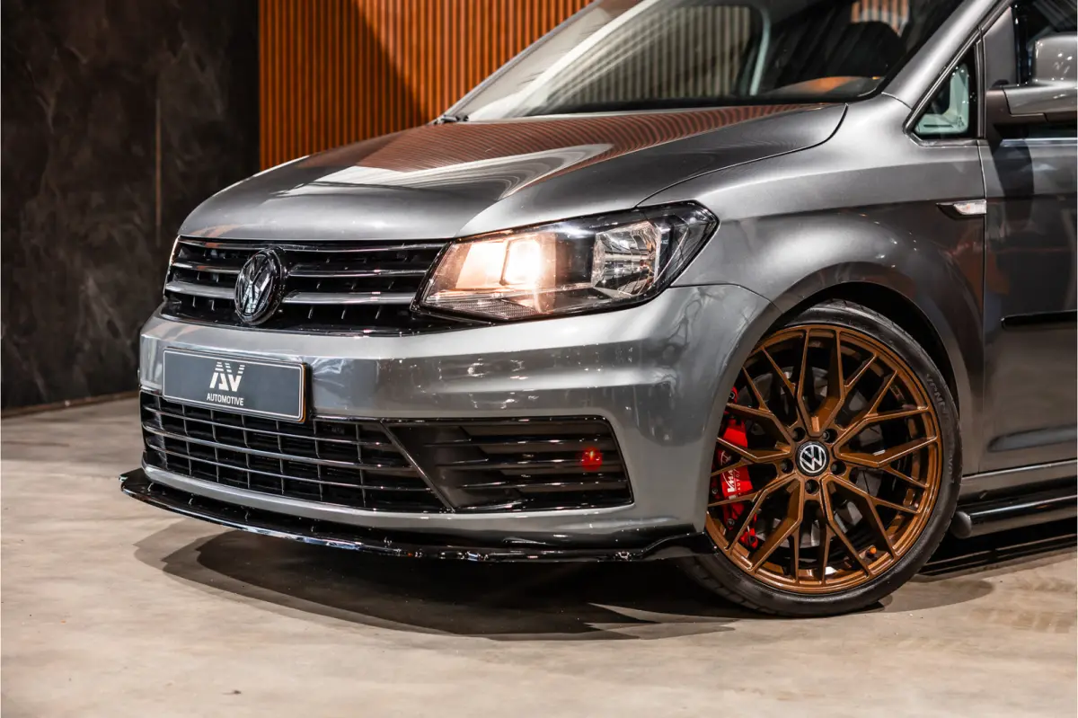 2.0 TDI 185 PK | R-Line | CarPlay | Camera | Lederen bekleding | 19’’ RS velgen | Schroefset | Sport remmen rondom | Spoiler-pakket | Nieuwe APK | Goed onderhouden