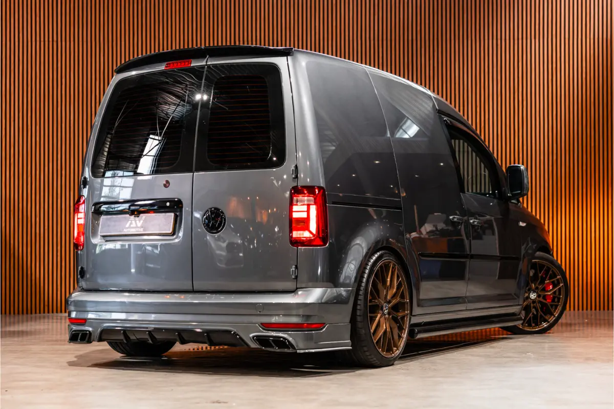 2.0 TDI 185 PK | R-Line | CarPlay | Camera | Lederen bekleding | 19’’ RS velgen | Schroefset | Sport remmen rondom | Spoiler-pakket | Nieuwe APK | Goed onderhouden