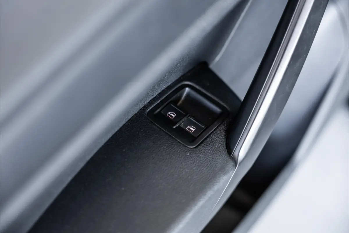 2.0 TDI 185 PK | R-Line | CarPlay | Camera | Lederen bekleding | 19’’ RS velgen | Schroefset | Sport remmen rondom | Spoiler-pakket | Nieuwe APK | Goed onderhouden