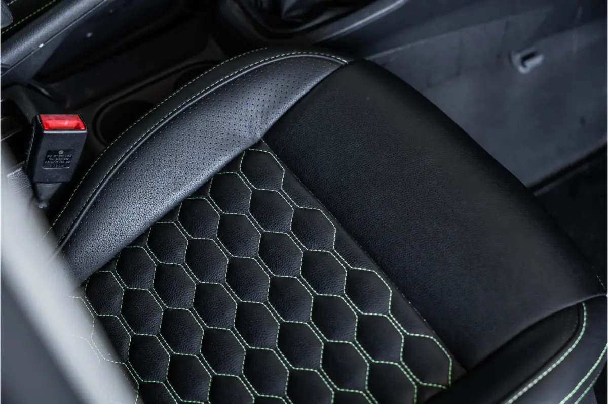 2.0 TDI 185 PK | R-Line | CarPlay | Camera | Lederen bekleding | 19’’ RS velgen | Schroefset | Sport remmen rondom | Spoiler-pakket | Nieuwe APK | Goed onderhouden