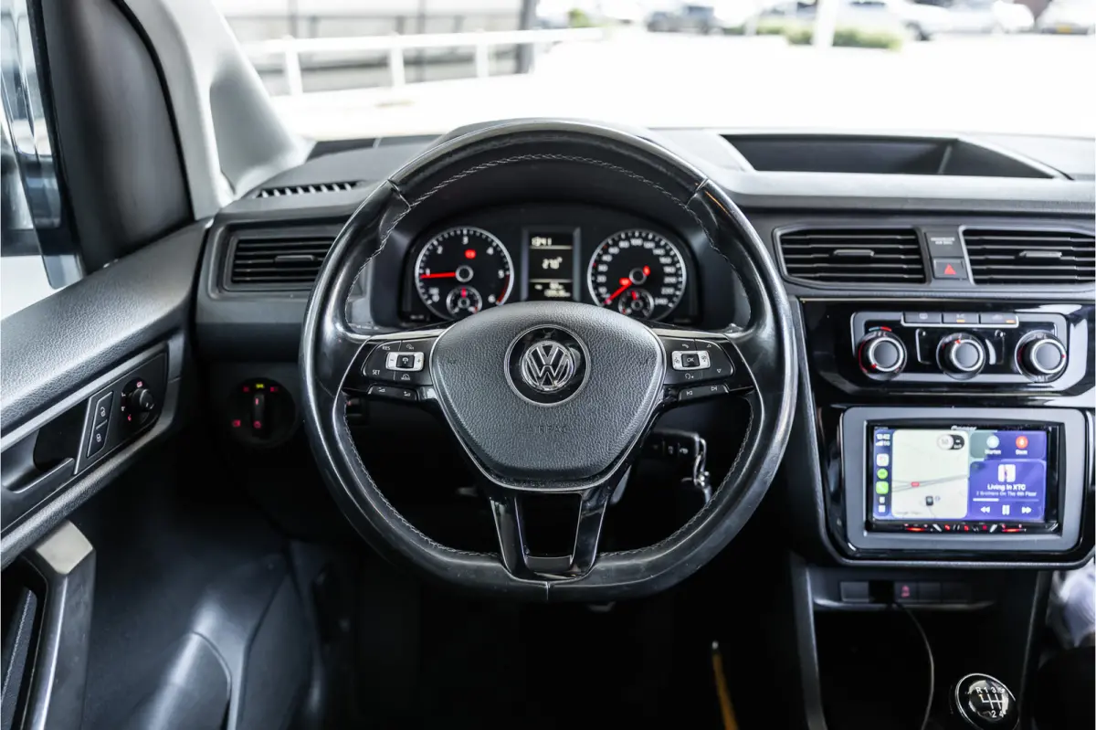 2.0 TDI 185 PK | R-Line | CarPlay | Camera | Lederen bekleding | 19’’ RS velgen | Schroefset | Sport remmen rondom | Spoiler-pakket | Nieuwe APK | Goed onderhouden