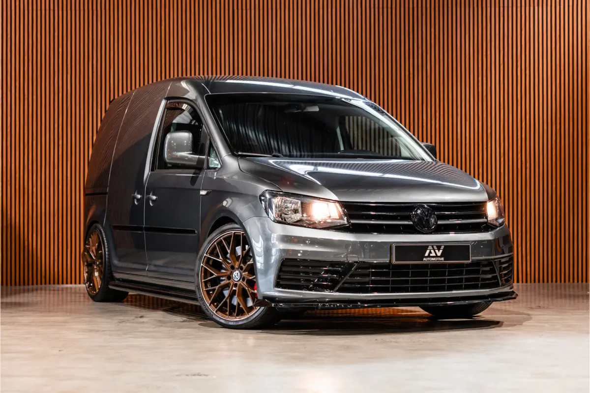 2.0 TDI 185 PK | R-Line | CarPlay | Camera | Lederen bekleding | 19’’ RS velgen | Schroefset | Sport remmen rondom | Spoiler-pakket | Nieuwe APK | Goed onderhouden