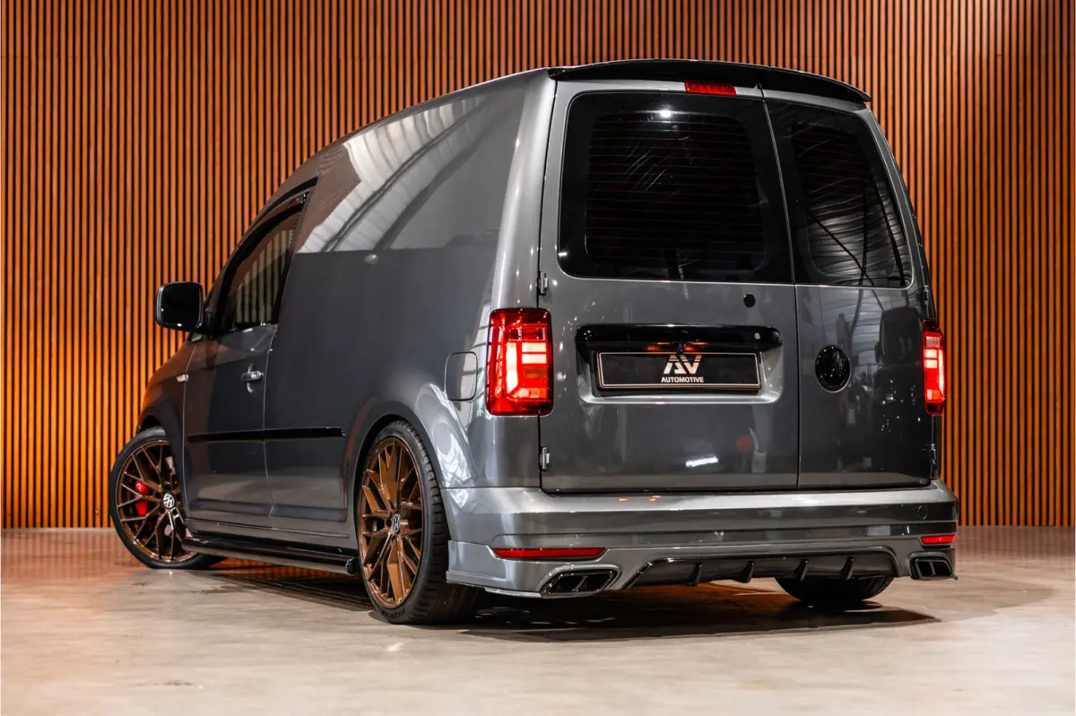 2.0 TDI 185 PK | R-Line | CarPlay | Camera | Lederen bekleding | 19’’ RS velgen | Schroefset | Sport remmen rondom | Spoiler-pakket | Nieuwe APK | Goed onderhouden