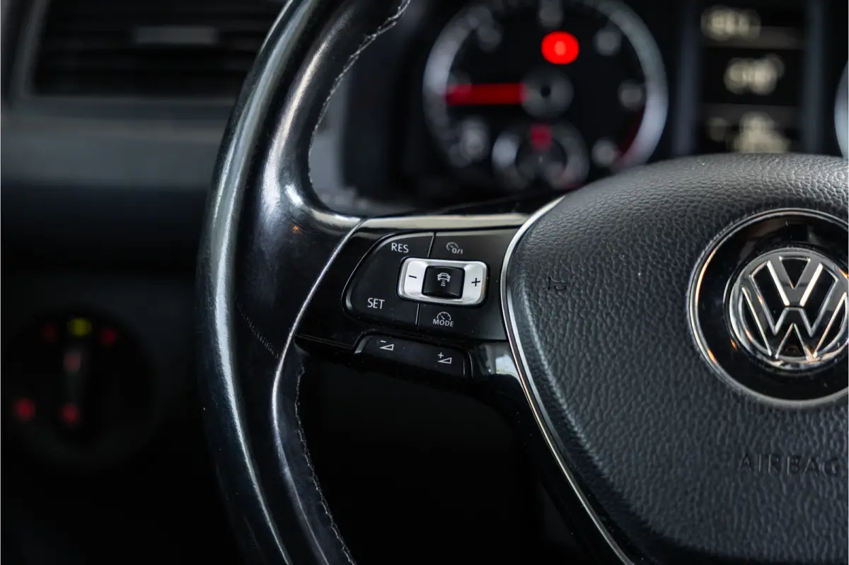 2.0 TDI 185 PK | R-Line | CarPlay | Camera | Lederen bekleding | 19’’ RS velgen | Schroefset | Sport remmen rondom | Spoiler-pakket | Nieuwe APK | Goed onderhouden