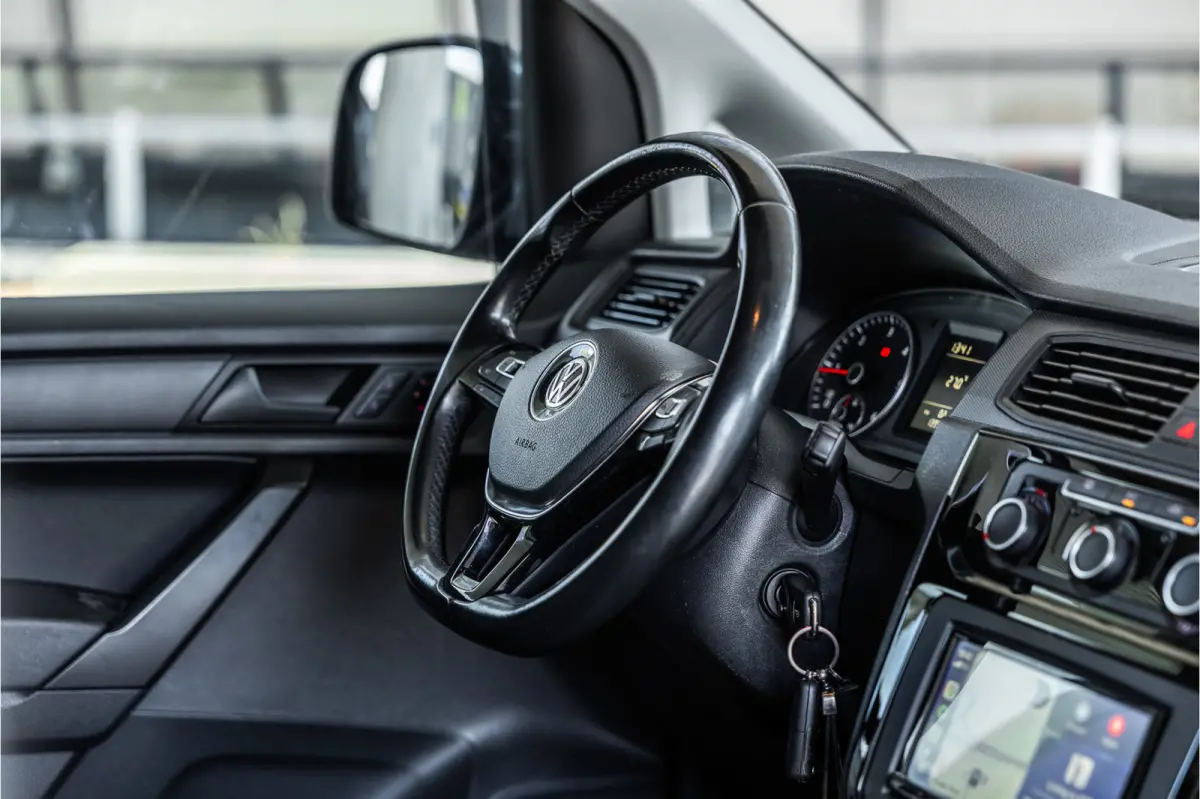 2.0 TDI 185 PK | R-Line | CarPlay | Camera | Lederen bekleding | 19’’ RS velgen | Schroefset | Sport remmen rondom | Spoiler-pakket | Nieuwe APK | Goed onderhouden
