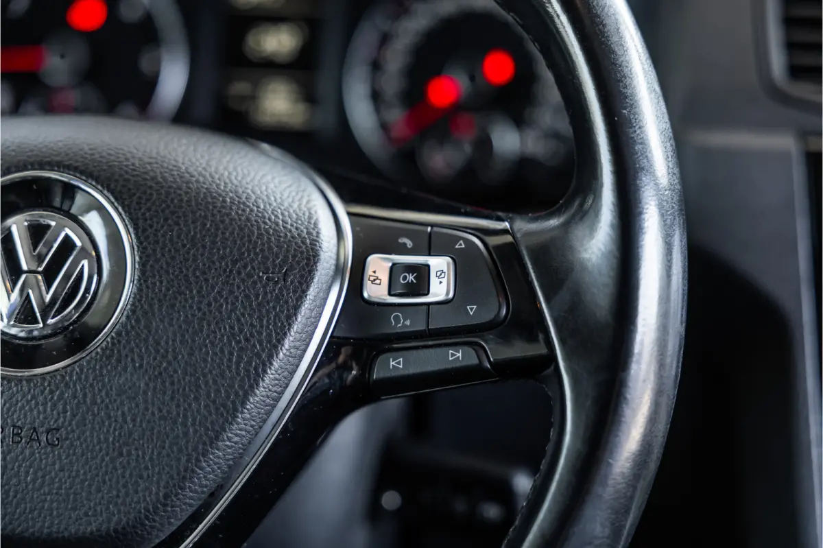 2.0 TDI 185 PK | R-Line | CarPlay | Camera | Lederen bekleding | 19’’ RS velgen | Schroefset | Sport remmen rondom | Spoiler-pakket | Nieuwe APK | Goed onderhouden