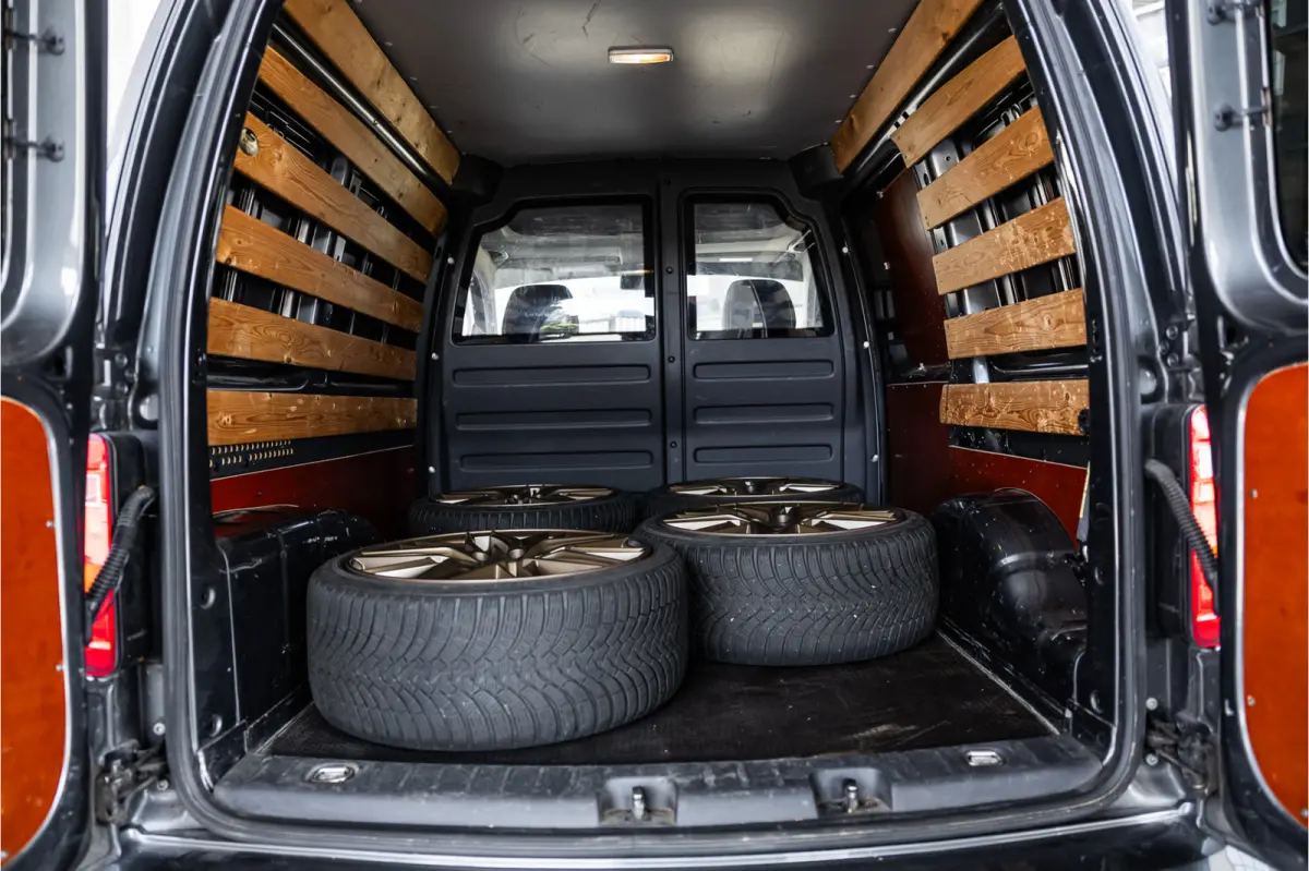 2.0 TDI 185 PK | R-Line | CarPlay | Camera | Lederen bekleding | 19’’ RS velgen | Schroefset | Sport remmen rondom | Spoiler-pakket | Nieuwe APK | Goed onderhouden