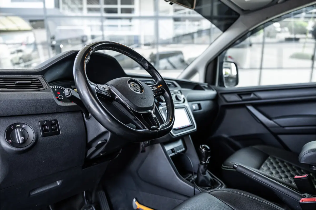 2.0 TDI 185 PK | R-Line | CarPlay | Camera | Lederen bekleding | 19’’ RS velgen | Schroefset | Sport remmen rondom | Spoiler-pakket | Nieuwe APK | Goed onderhouden