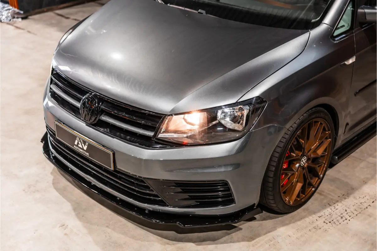 2.0 TDI 185 PK | R-Line | CarPlay | Camera | Lederen bekleding | 19’’ RS velgen | Schroefset | Sport remmen rondom | Spoiler-pakket | Nieuwe APK | Goed onderhouden