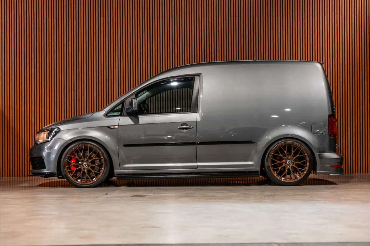 2.0 TDI 185 PK | R-Line | CarPlay | Camera | Lederen bekleding | 19’’ RS velgen | Schroefset | Sport remmen rondom | Spoiler-pakket | Nieuwe APK | Goed onderhouden
