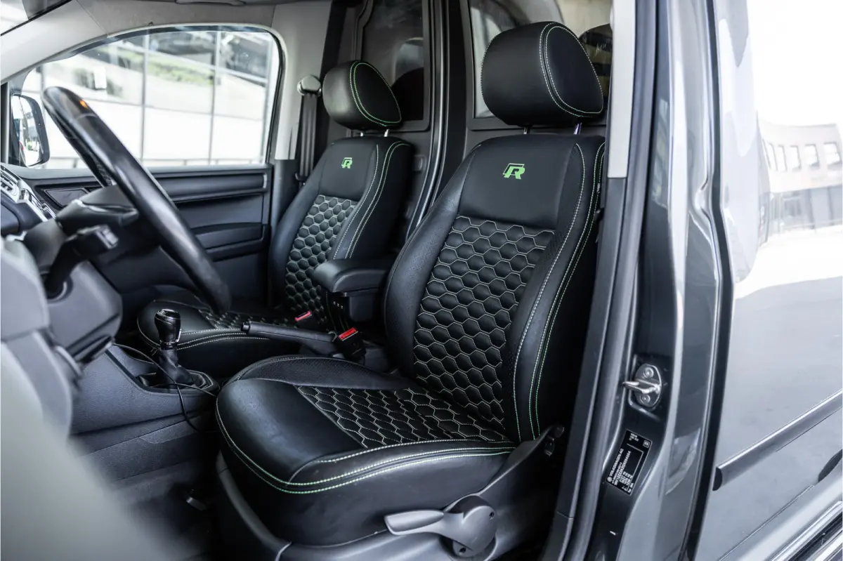 2.0 TDI 185 PK | R-Line | CarPlay | Camera | Lederen bekleding | 19’’ RS velgen | Schroefset | Sport remmen rondom | Spoiler-pakket | Nieuwe APK | Goed onderhouden
