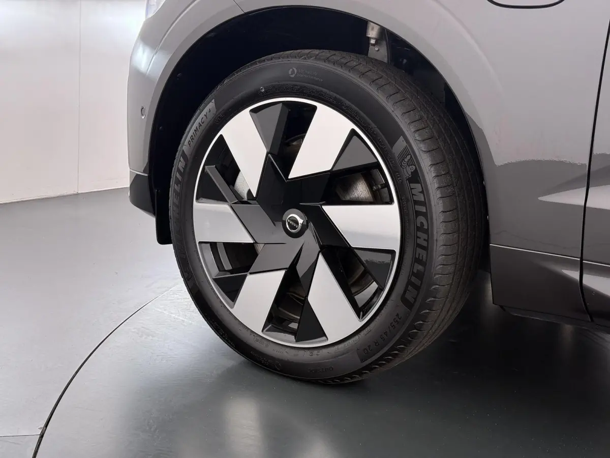 Plug-In Hybrid AWD T6 Plus Dark Recharge VAN:52.900,- VOOR:49.877,- UW HERFSTVOORDEEL:3.023,- ADAPT. CRUISE CONTROL | STUUR & STOEL VERWARMING | PANORAMA DAK | 360 GRADEN CAMERA | ELEK. STOE