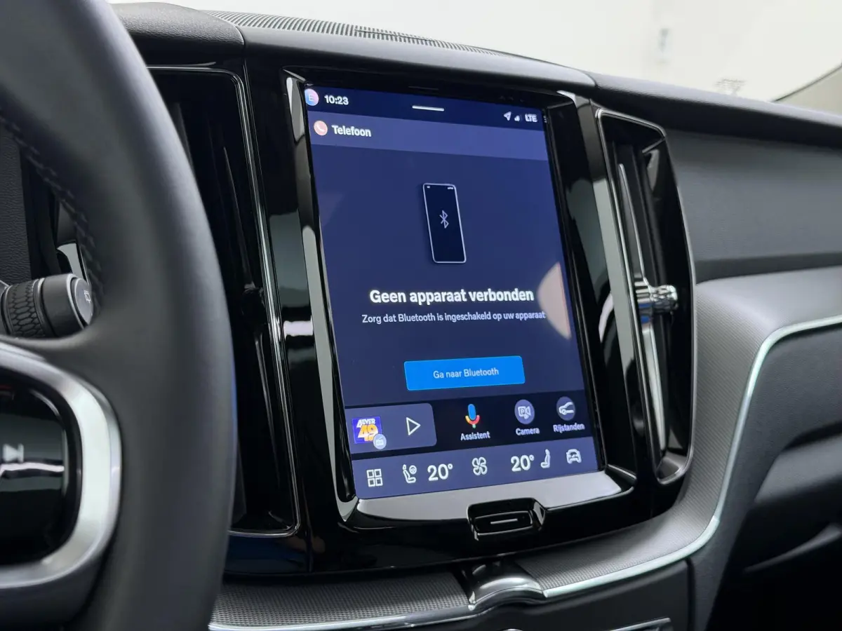Plug-In Hybrid AWD T6 Plus Dark Recharge VAN:52.900,- VOOR:49.877,- UW HERFSTVOORDEEL:3.023,- ADAPT. CRUISE CONTROL | STUUR & STOEL VERWARMING | PANORAMA DAK | 360 GRADEN CAMERA | ELEK. STOE
