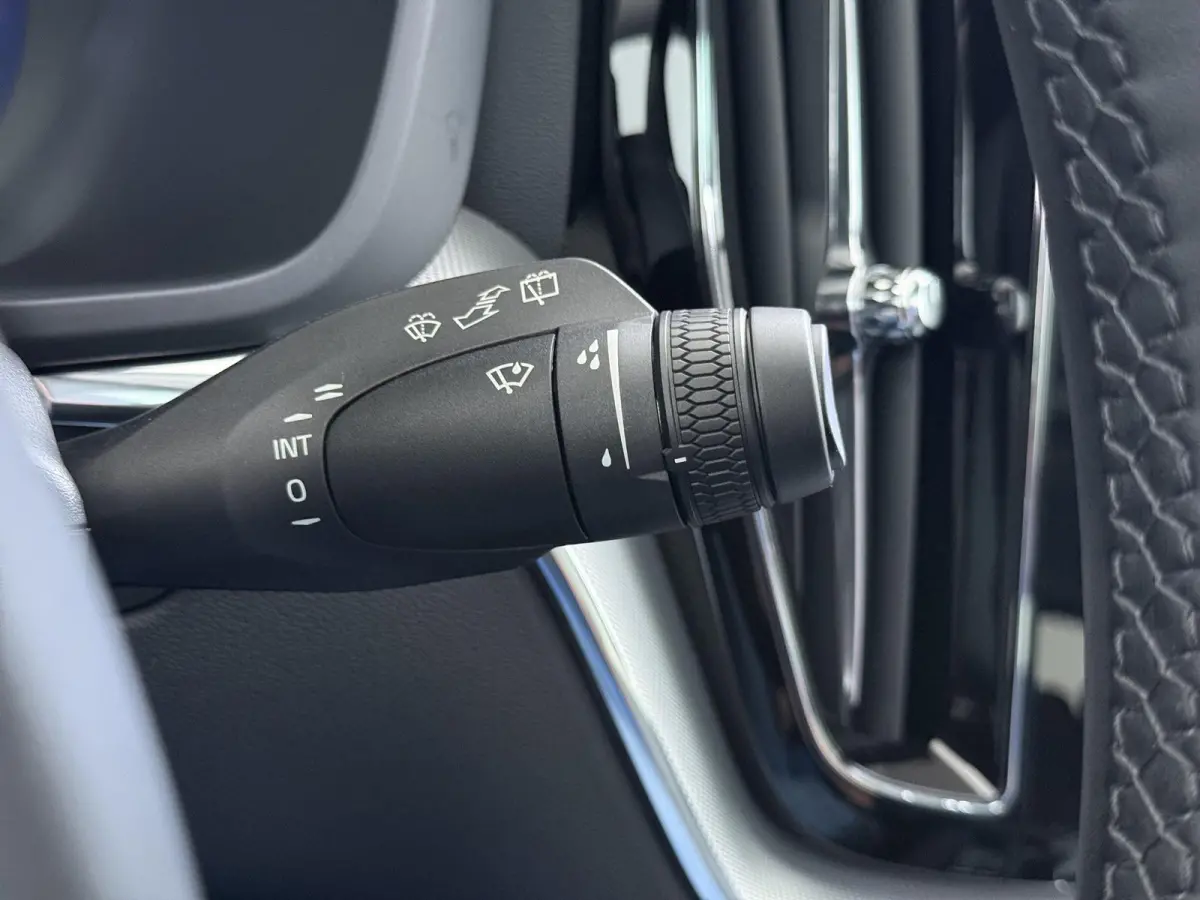 Plug-In Hybrid AWD T6 Plus Dark Recharge VAN:52.900,- VOOR:49.877,- UW HERFSTVOORDEEL:3.023,- ADAPT. CRUISE CONTROL | STUUR & STOEL VERWARMING | PANORAMA DAK | 360 GRADEN CAMERA | ELEK. STOE