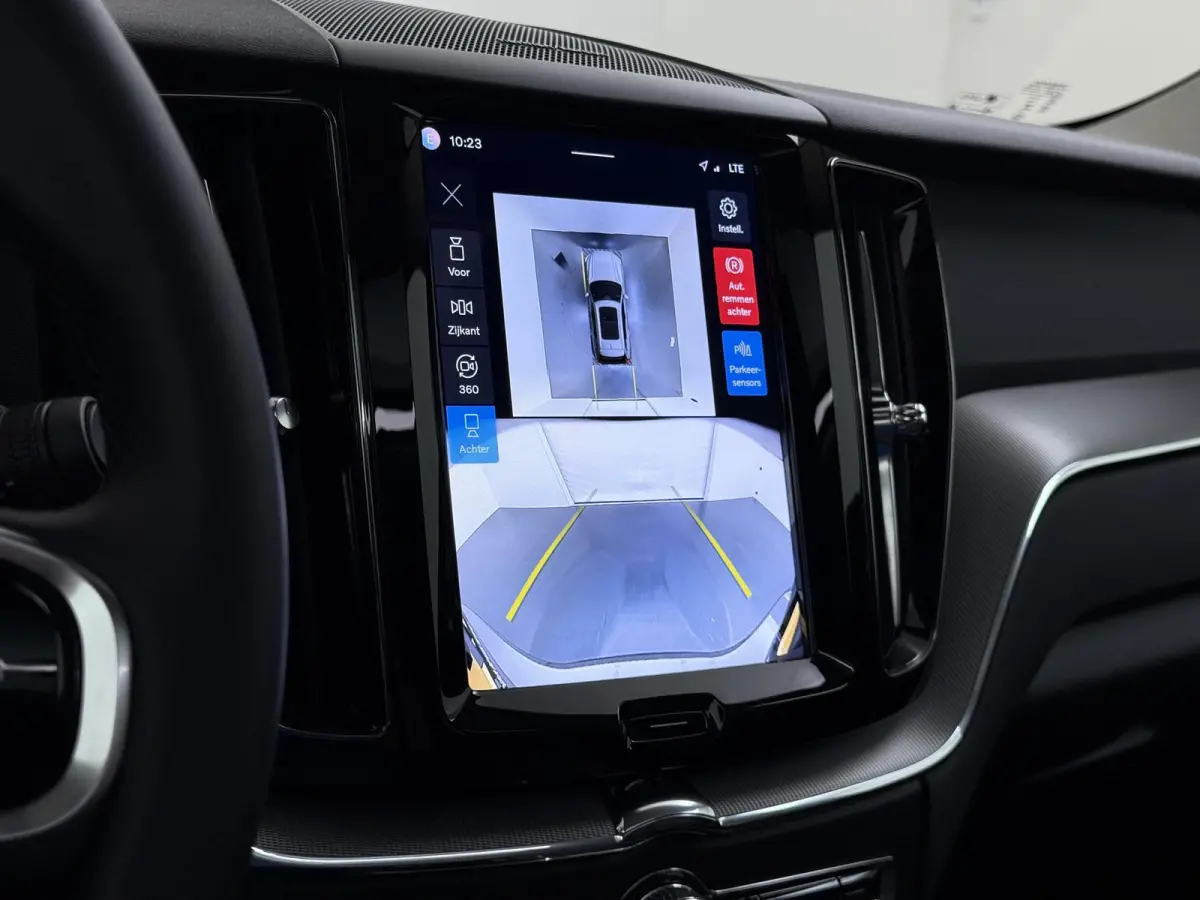 Plug-In Hybrid AWD T6 Plus Dark Recharge VAN:52.900,- VOOR:49.877,- UW HERFSTVOORDEEL:3.023,- ADAPT. CRUISE CONTROL | STUUR & STOEL VERWARMING | PANORAMA DAK | 360 GRADEN CAMERA | ELEK. STOE
