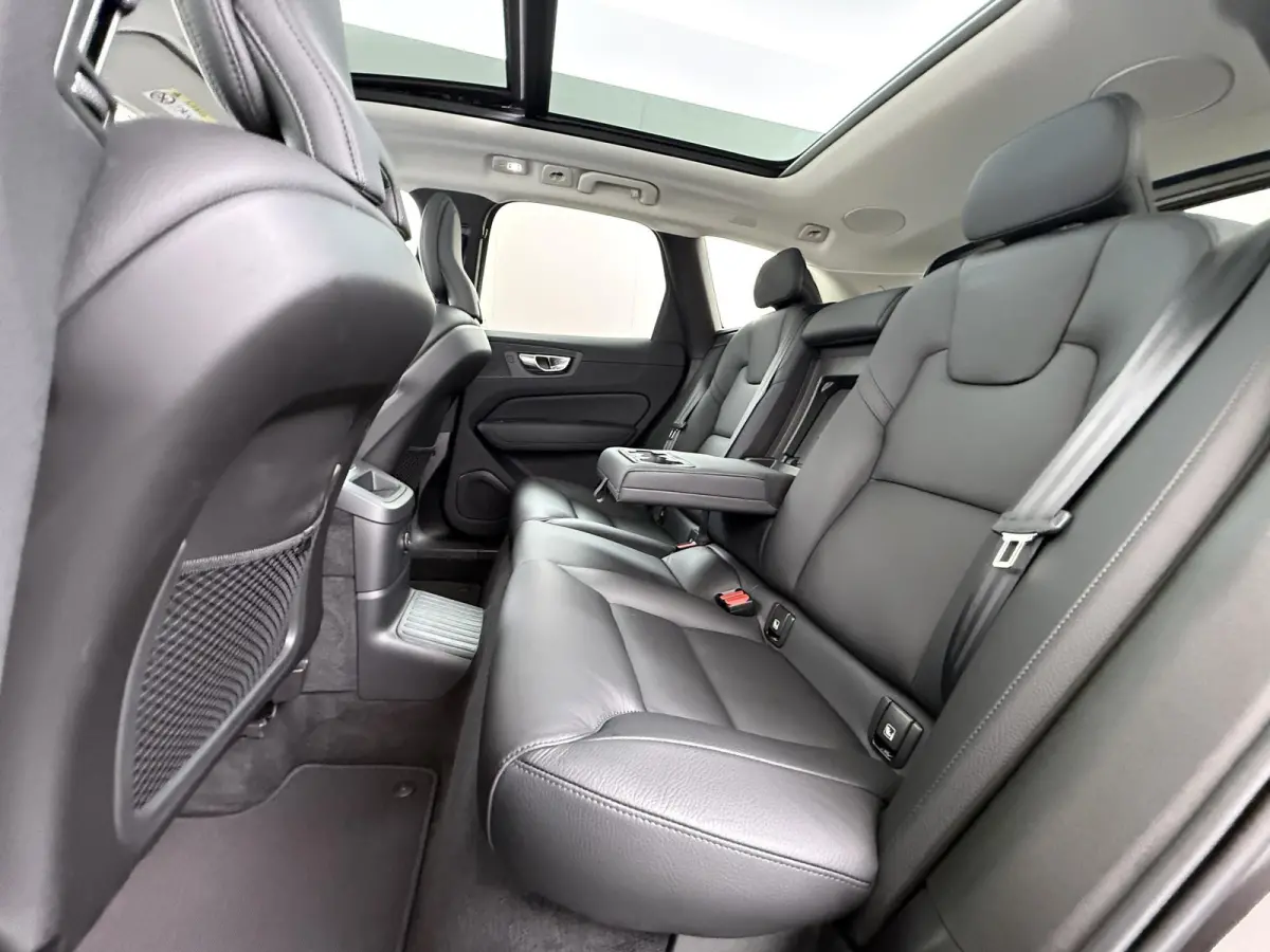 Plug-In Hybrid AWD T6 Plus Dark Recharge VAN:52.900,- VOOR:49.877,- UW HERFSTVOORDEEL:3.023,- ADAPT. CRUISE CONTROL | STUUR & STOEL VERWARMING | PANORAMA DAK | 360 GRADEN CAMERA | ELEK. STOE