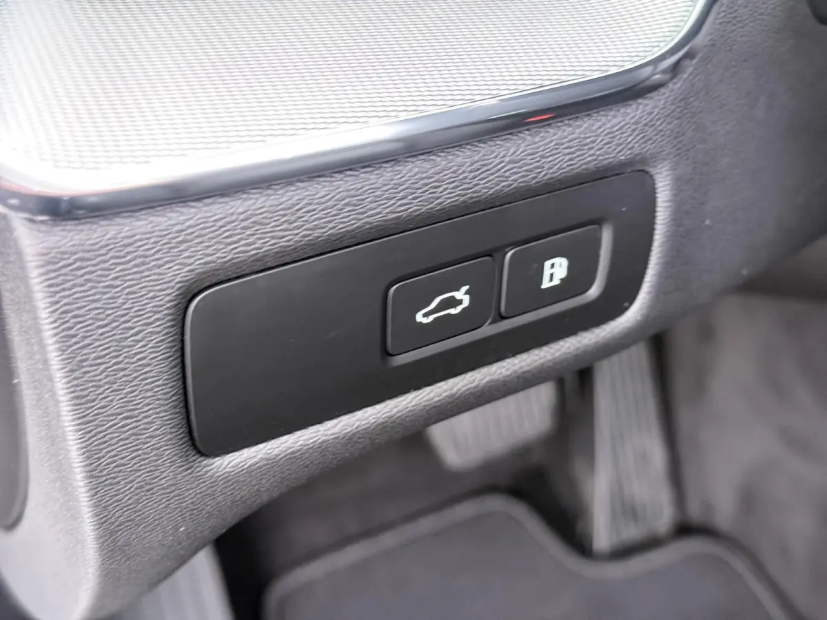 Plug-In Hybrid AWD T6 Plus Dark Recharge VAN:52.900,- VOOR:49.877,- UW HERFSTVOORDEEL:3.023,- ADAPT. CRUISE CONTROL | STUUR & STOEL VERWARMING | PANORAMA DAK | 360 GRADEN CAMERA | ELEK. STOE