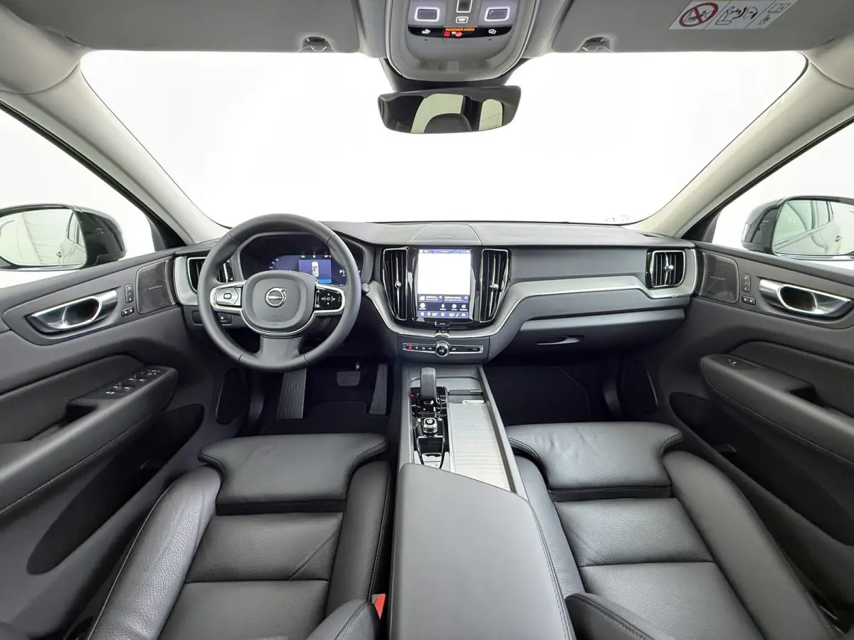 Plug-In Hybrid AWD T6 Plus Dark Recharge VAN:52.900,- VOOR:49.877,- UW HERFSTVOORDEEL:3.023,- ADAPT. CRUISE CONTROL | STUUR & STOEL VERWARMING | PANORAMA DAK | 360 GRADEN CAMERA | ELEK. STOE