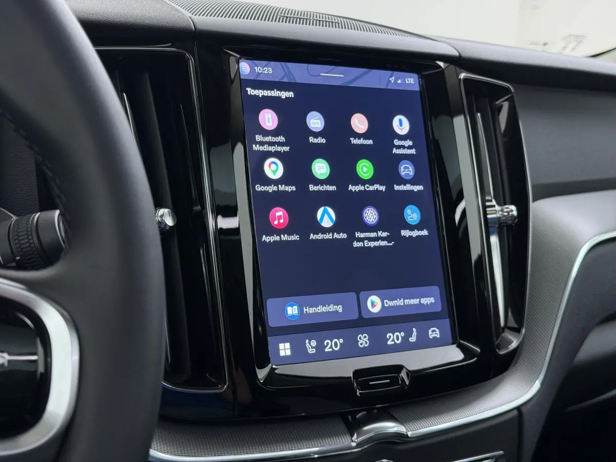 Plug-In Hybrid AWD T6 Plus Dark Recharge VAN:52.900,- VOOR:49.877,- UW HERFSTVOORDEEL:3.023,- ADAPT. CRUISE CONTROL | STUUR & STOEL VERWARMING | PANORAMA DAK | 360 GRADEN CAMERA | ELEK. STOE