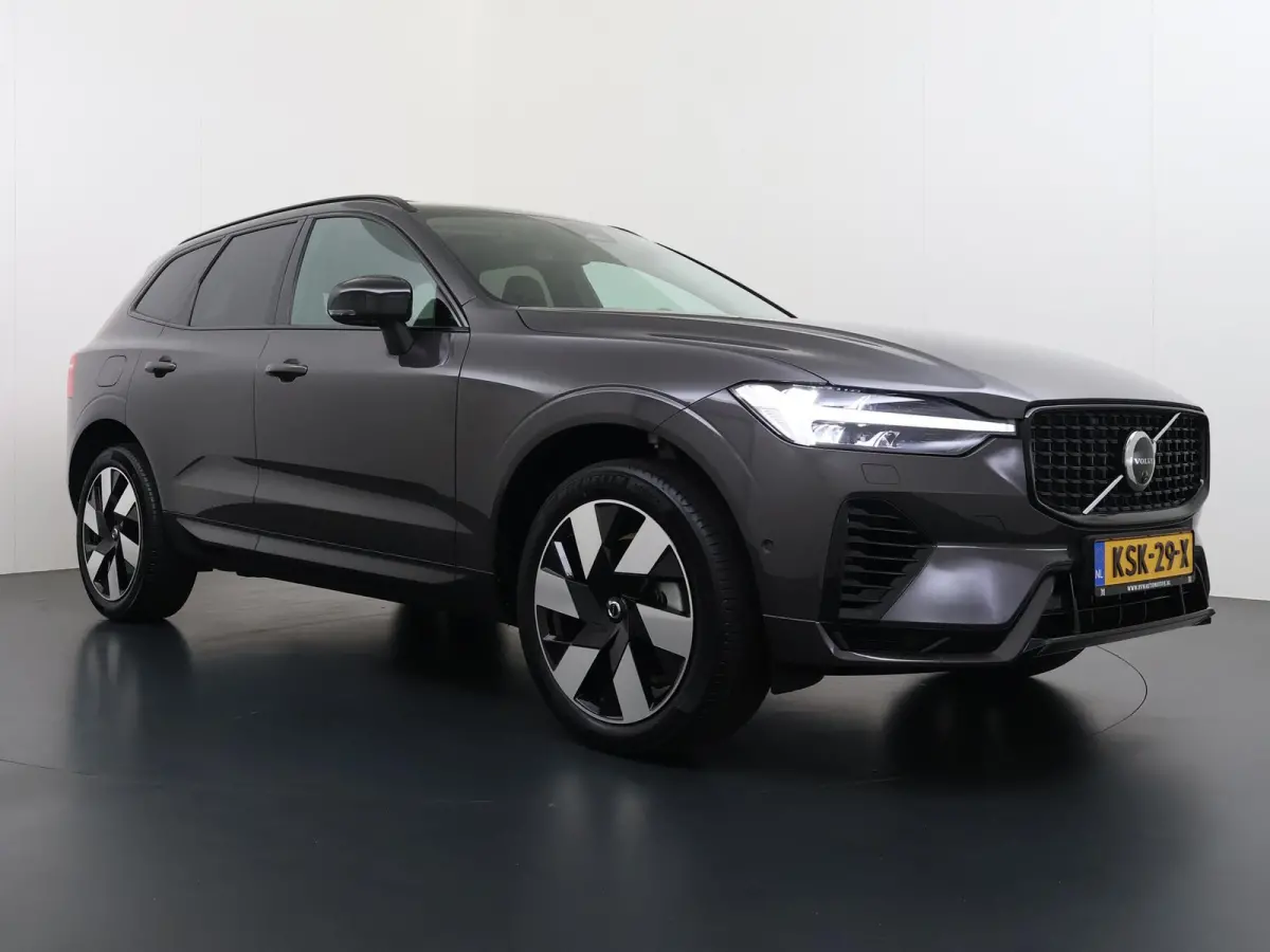 Plug-In Hybrid AWD T6 Plus Dark Recharge VAN:52.900,- VOOR:49.877,- UW HERFSTVOORDEEL:3.023,- ADAPT. CRUISE CONTROL | STUUR & STOEL VERWARMING | PANORAMA DAK | 360 GRADEN CAMERA | ELEK. STOE