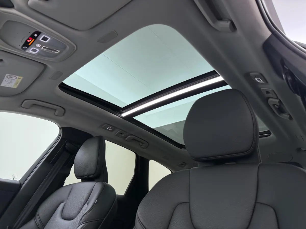 Plug-In Hybrid AWD T6 Plus Dark Recharge VAN:52.900,- VOOR:49.877,- UW HERFSTVOORDEEL:3.023,- ADAPT. CRUISE CONTROL | STUUR & STOEL VERWARMING | PANORAMA DAK | 360 GRADEN CAMERA | ELEK. STOE