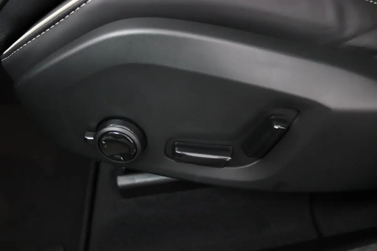 T6 Plus Black Edition AWD | Trekhaak | Panoramadak | Sporstoelen | Snel Leverbaar |