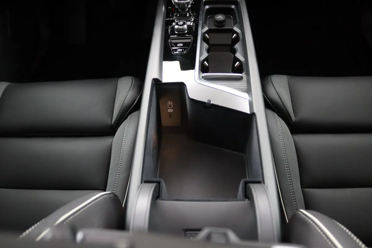 T6 Plus Black Edition AWD | Trekhaak | Panoramadak | Sporstoelen | Snel Leverbaar |