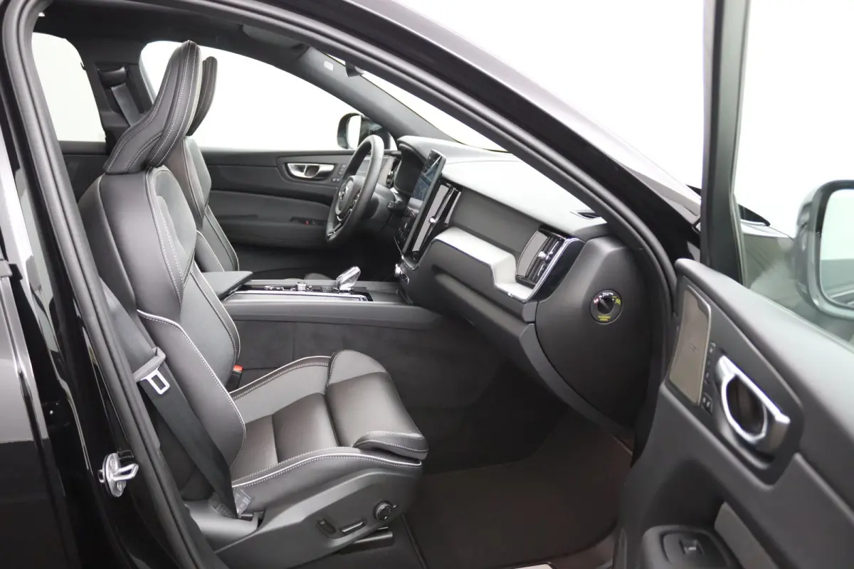 T6 Plus Black Edition AWD | Trekhaak | Panoramadak | Sporstoelen | Snel Leverbaar |
