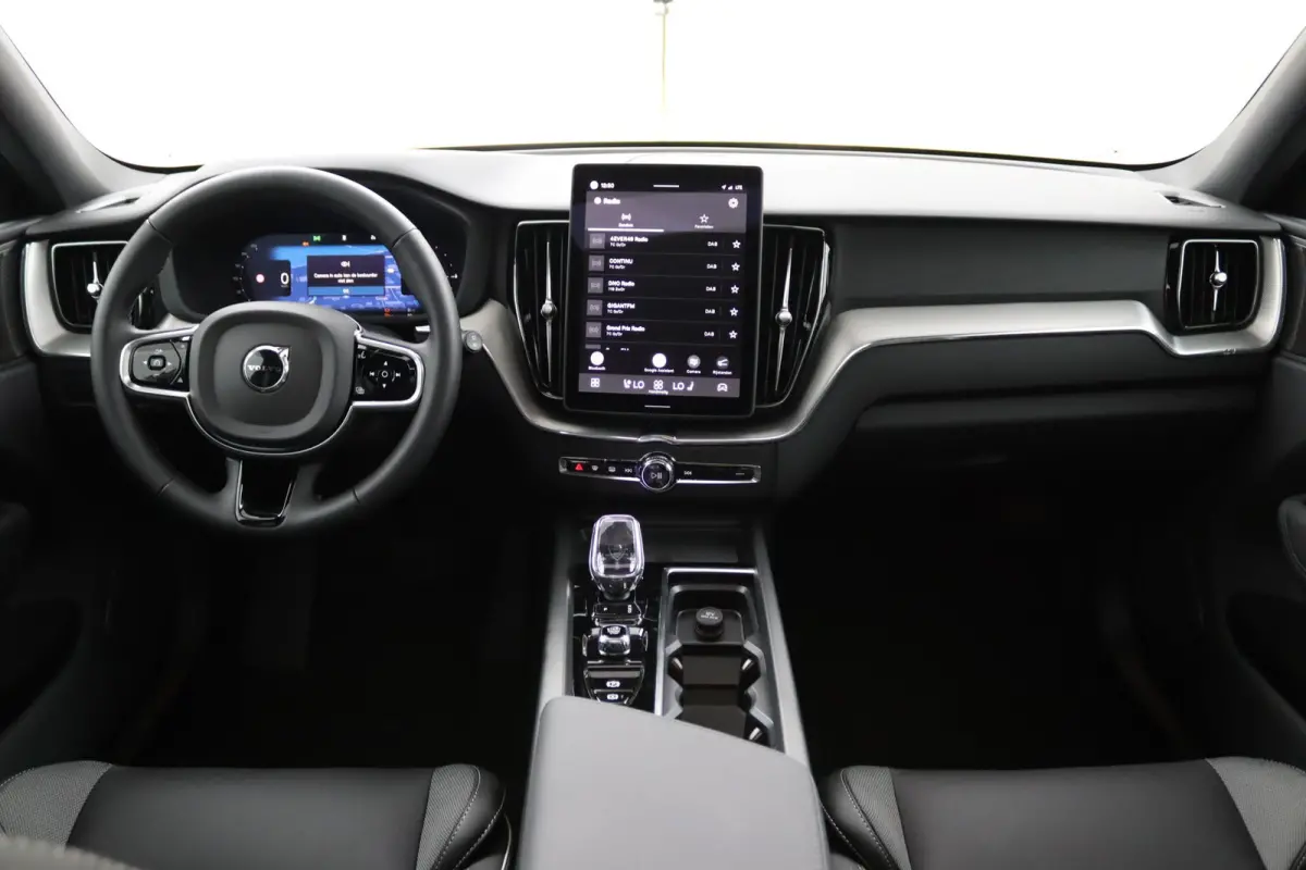 T6 Plus Black Edition AWD | Trekhaak | Panoramadak | Sporstoelen | Snel Leverbaar |