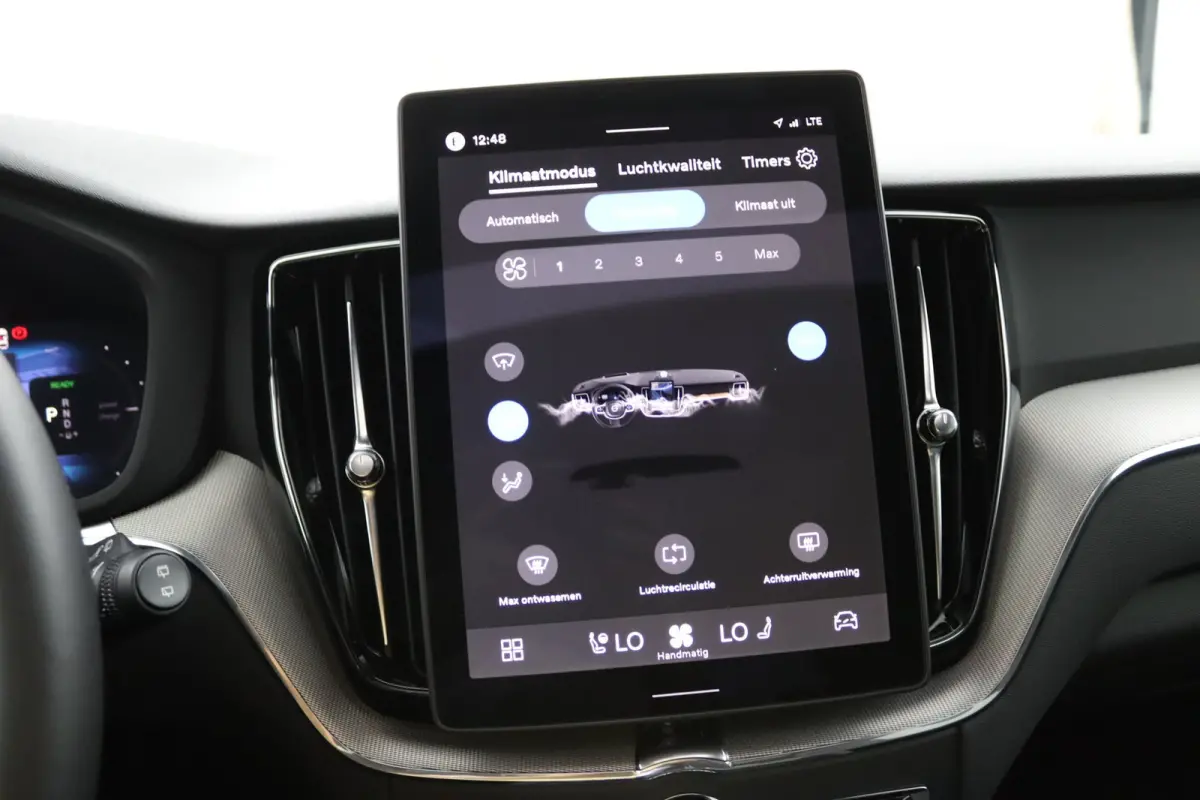 T6 Plus Black Edition AWD | Trekhaak | Panoramadak | Sporstoelen | Snel Leverbaar |