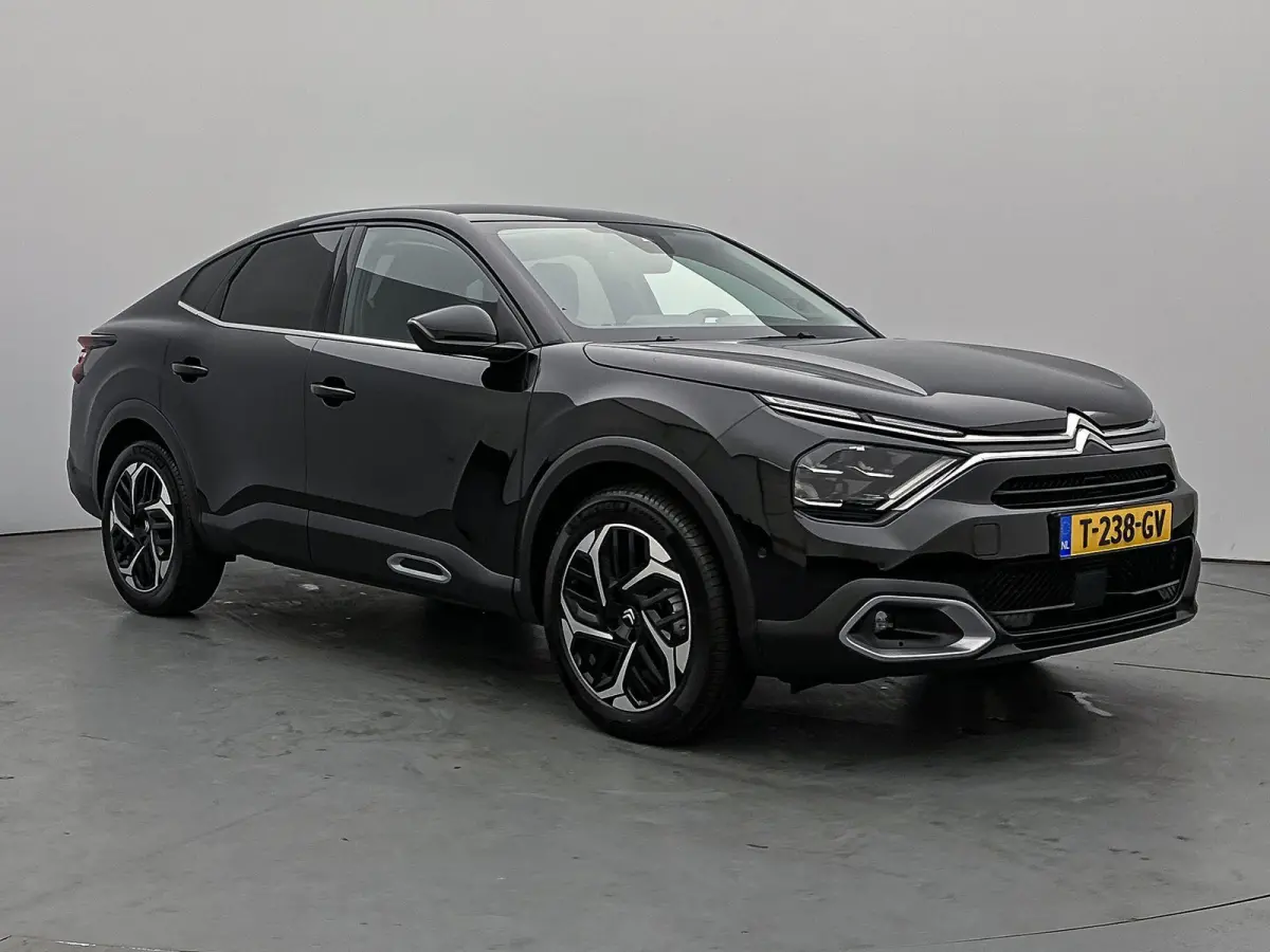Shine 130 pk Automaat | Apple Carplay/Android Auto | Achteruitrijcamera | Leder | Verwarmde Comfortstoelen