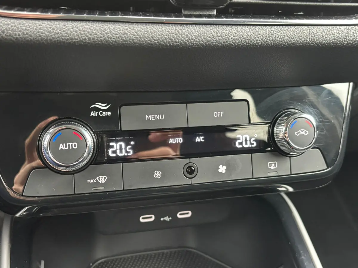 1.0 TSI 95 pk Selection | Airco | Apple Carplay | LED |