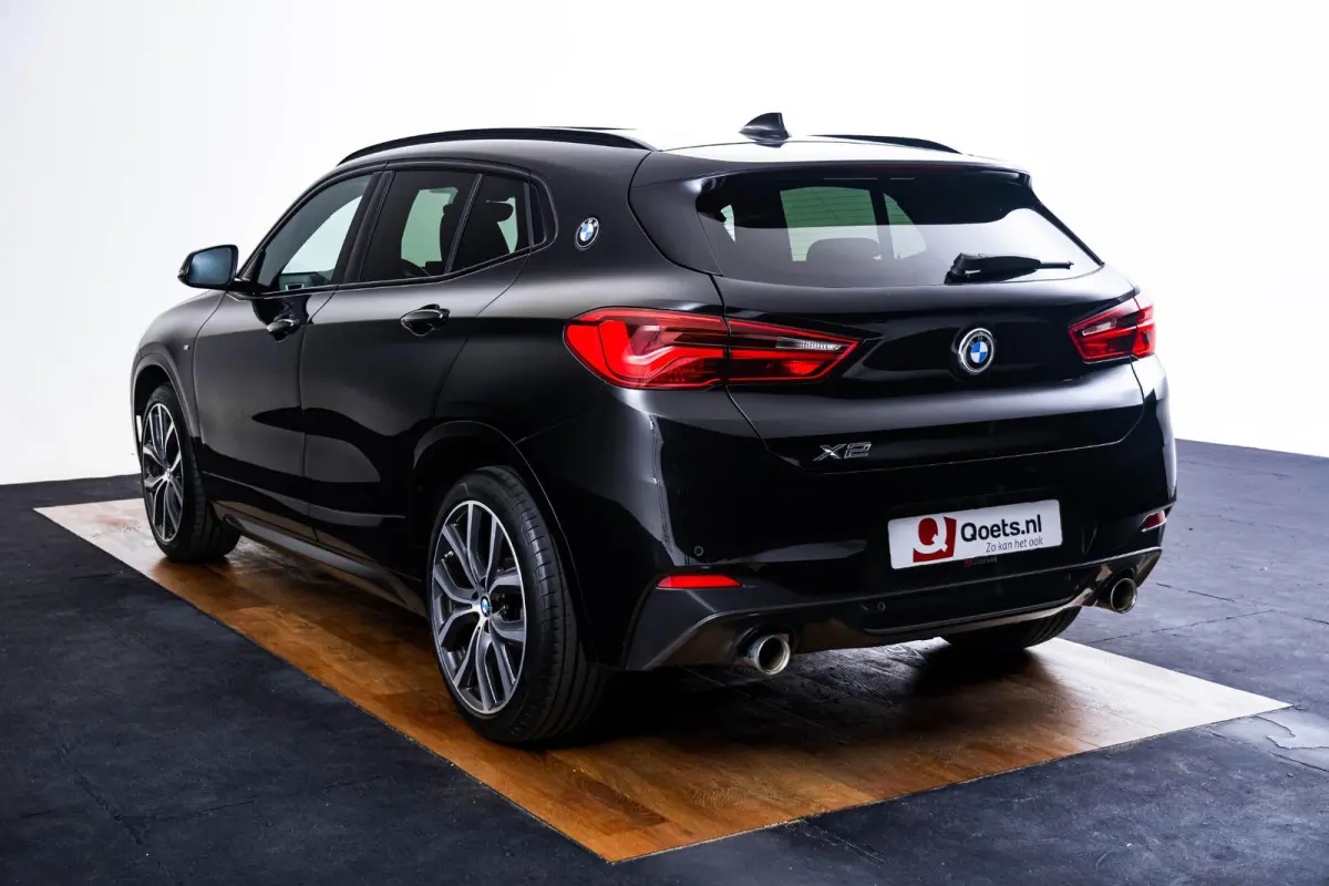 sDrive20i High Executive M Sport - Trekhaak - Panoramadak - Head up - Cruise Control - Driving/Parking Assistant - Comfort Access - Elektrisch inklapbare buitenspiegels - Elektrisch verstelb