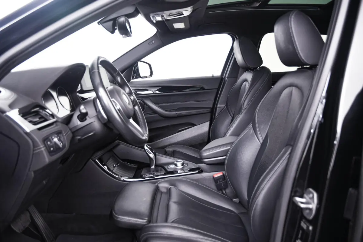 sDrive20i High Executive M Sport - Trekhaak - Panoramadak - Head up - Cruise Control - Driving/Parking Assistant - Comfort Access - Elektrisch inklapbare buitenspiegels - Elektrisch verstelb