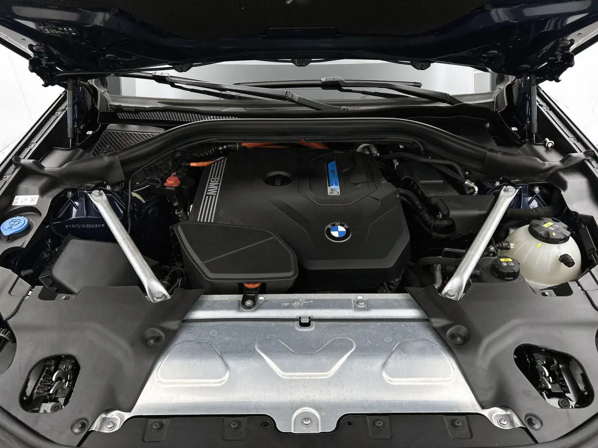 xDrive30e Executive M-Sport | SPORTSTOELEN | CAMERA | NAVIGATIE | STOELVERWARMING | DIGITAAL COCKPIT | HALF LEDEREN BEKLEDING