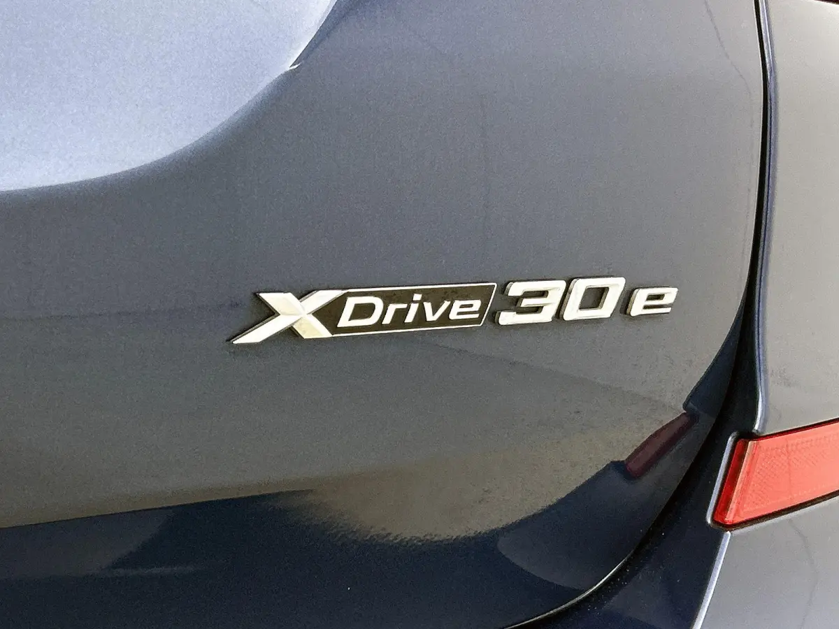 xDrive30e Executive M-Sport | SPORTSTOELEN | CAMERA | NAVIGATIE | STOELVERWARMING | DIGITAAL COCKPIT | HALF LEDEREN BEKLEDING