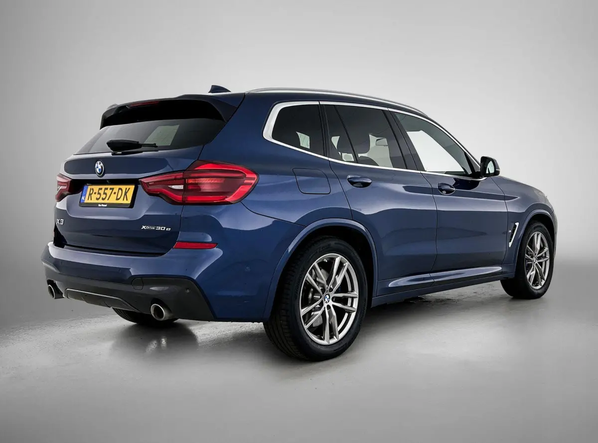 xDrive30e Executive M-Sport | SPORTSTOELEN | CAMERA | NAVIGATIE | STOELVERWARMING | DIGITAAL COCKPIT | HALF LEDEREN BEKLEDING