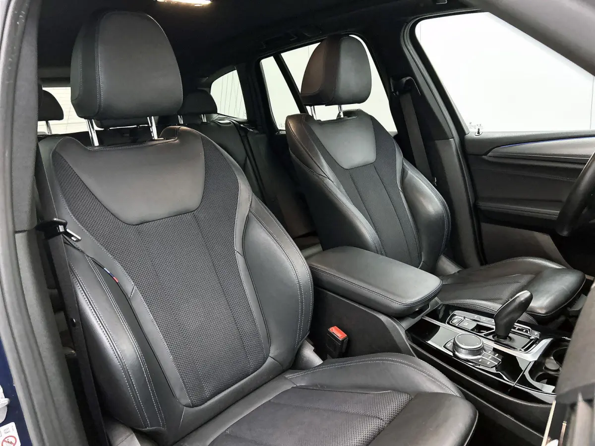 xDrive30e Executive M-Sport | SPORTSTOELEN | CAMERA | NAVIGATIE | STOELVERWARMING | DIGITAAL COCKPIT | HALF LEDEREN BEKLEDING
