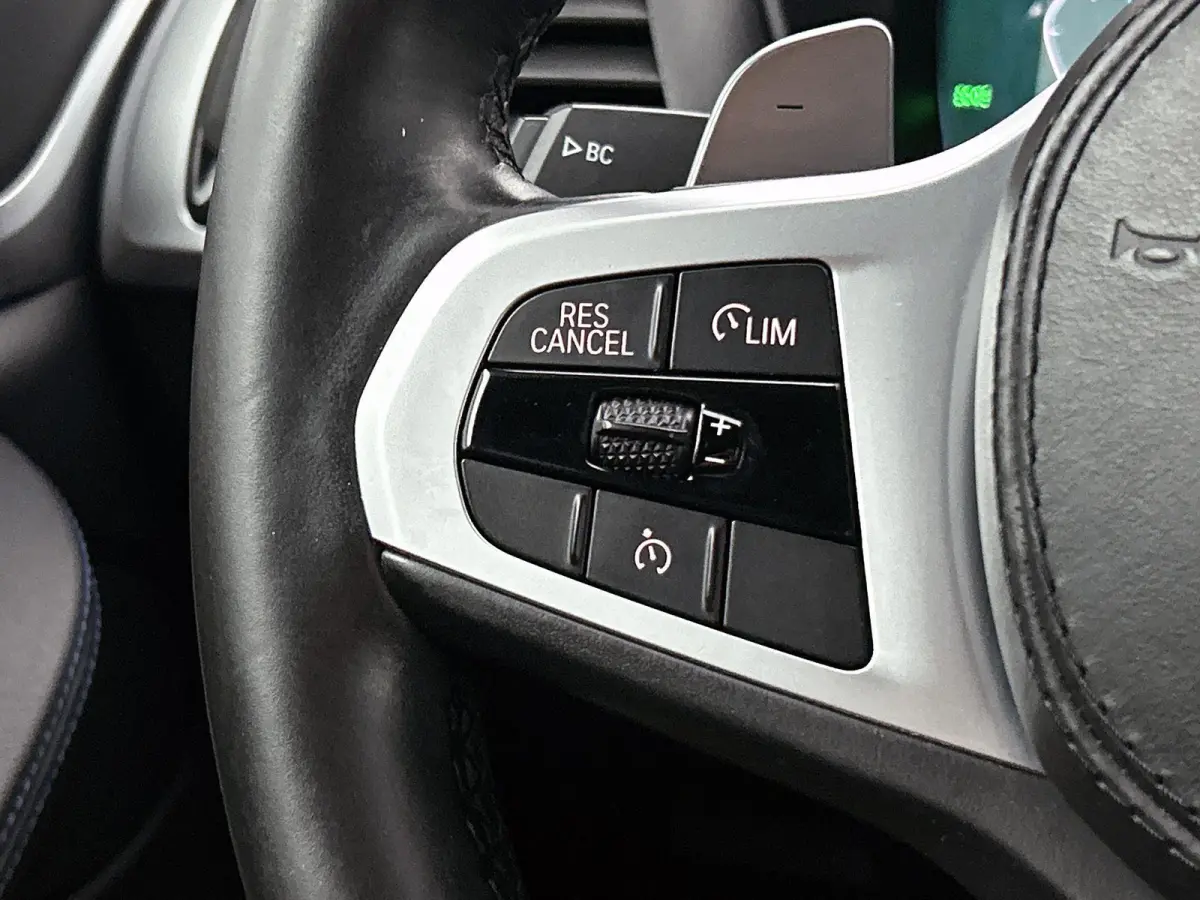 xDrive30e Executive M-Sport | SPORTSTOELEN | CAMERA | NAVIGATIE | STOELVERWARMING | DIGITAAL COCKPIT | HALF LEDEREN BEKLEDING