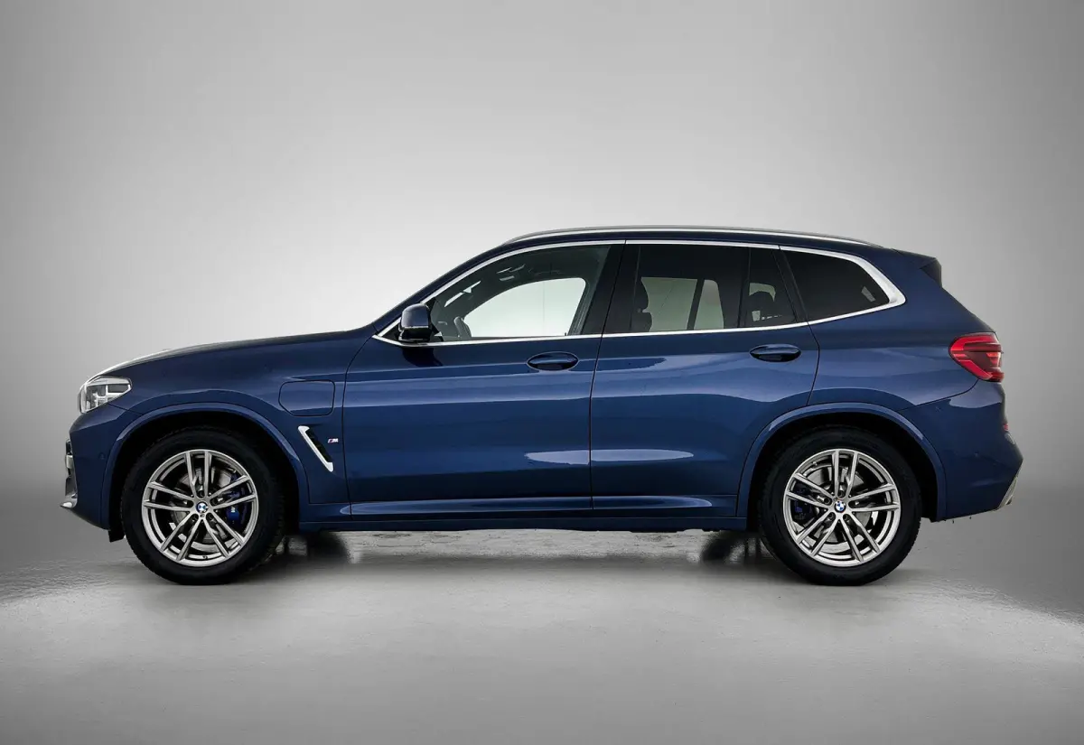 xDrive30e Executive M-Sport | SPORTSTOELEN | CAMERA | NAVIGATIE | STOELVERWARMING | DIGITAAL COCKPIT | HALF LEDEREN BEKLEDING