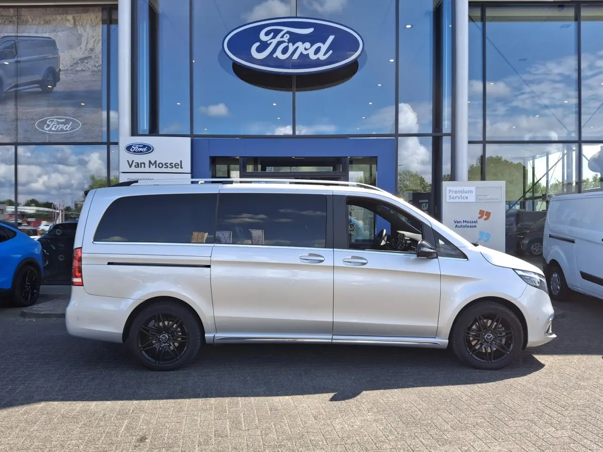 300 L2 Avantgarde 90 kWh Automaat | 7 persoons | Burmester | Volledig leder | 360 camera | Stoelverwarming | Panoramadak | Geleverd met LMV | Apple Carplay/Android auto