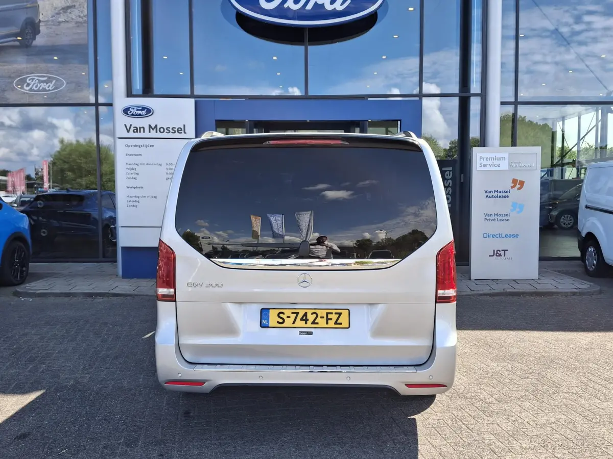 300 L2 Avantgarde 90 kWh Automaat | 7 persoons | Burmester | Volledig leder | 360 camera | Stoelverwarming | Panoramadak | Geleverd met LMV | Apple Carplay/Android auto