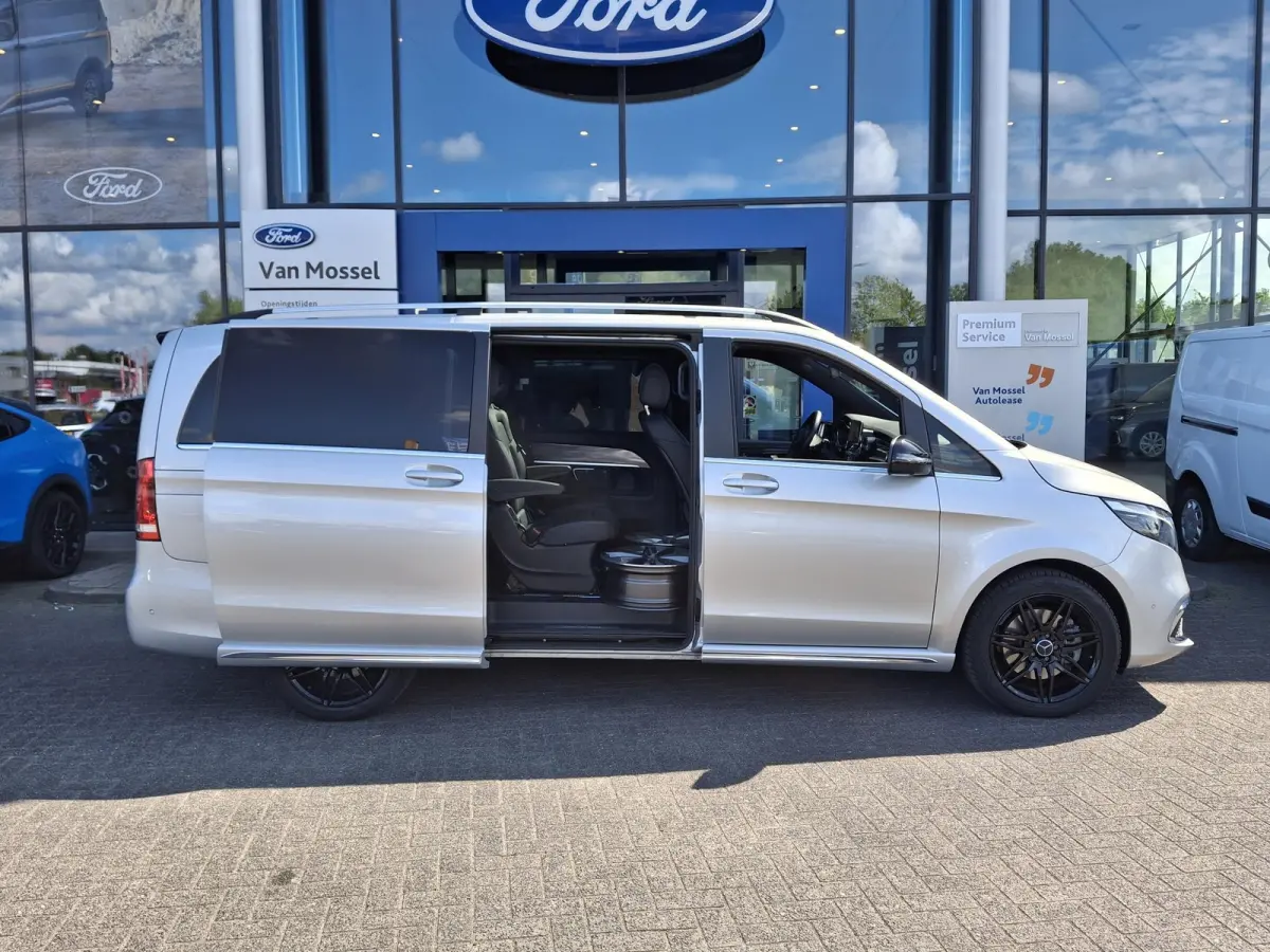 300 L2 Avantgarde 90 kWh Automaat | 7 persoons | Burmester | Volledig leder | 360 camera | Stoelverwarming | Panoramadak | Geleverd met LMV | Apple Carplay/Android auto