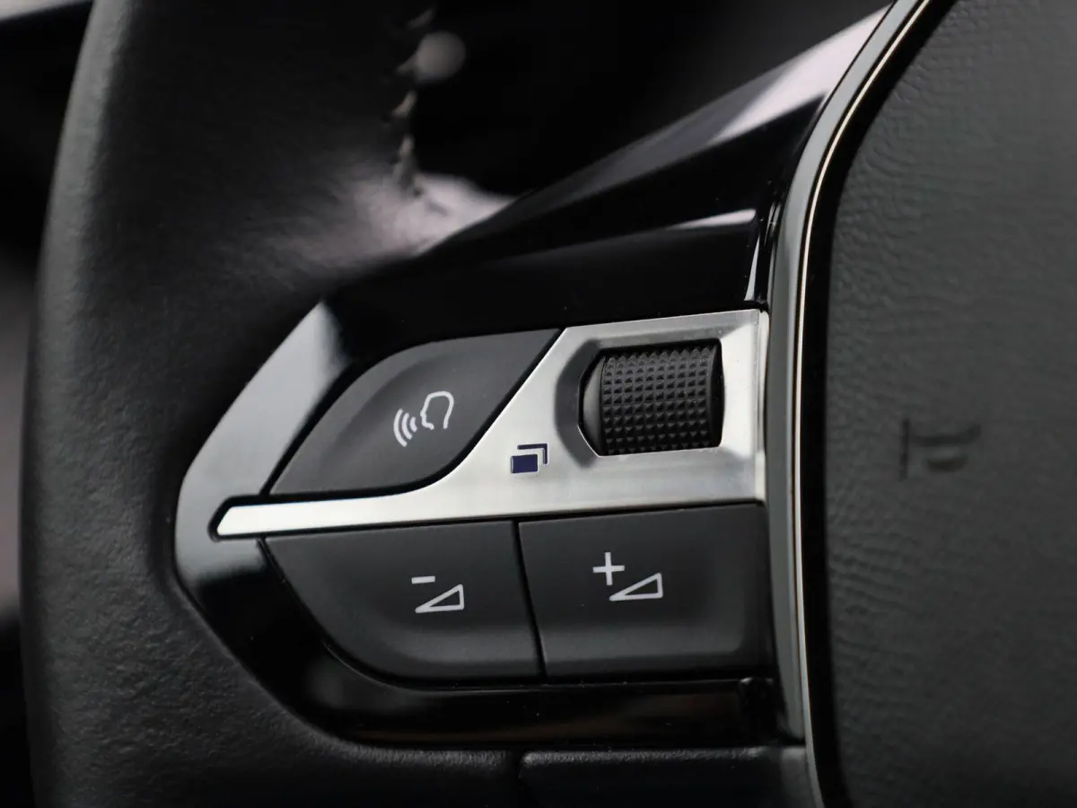 e-2008 Active | NAVIGATIE | KLIMAATREGELING | CRUISE CONTROL