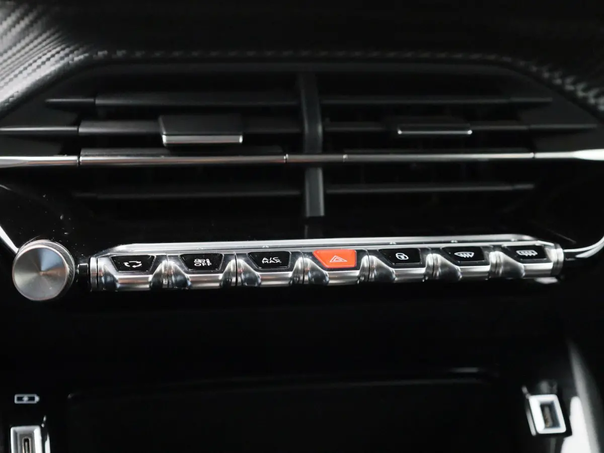e-2008 Active | NAVIGATIE | KLIMAATREGELING | CRUISE CONTROL