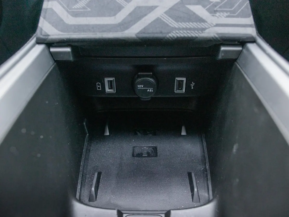 1.2 e-Hybrid Summit | Infotainment Pack | Schuif/Kanteldak | Leder&Winter Pack | 19" Brute velgen