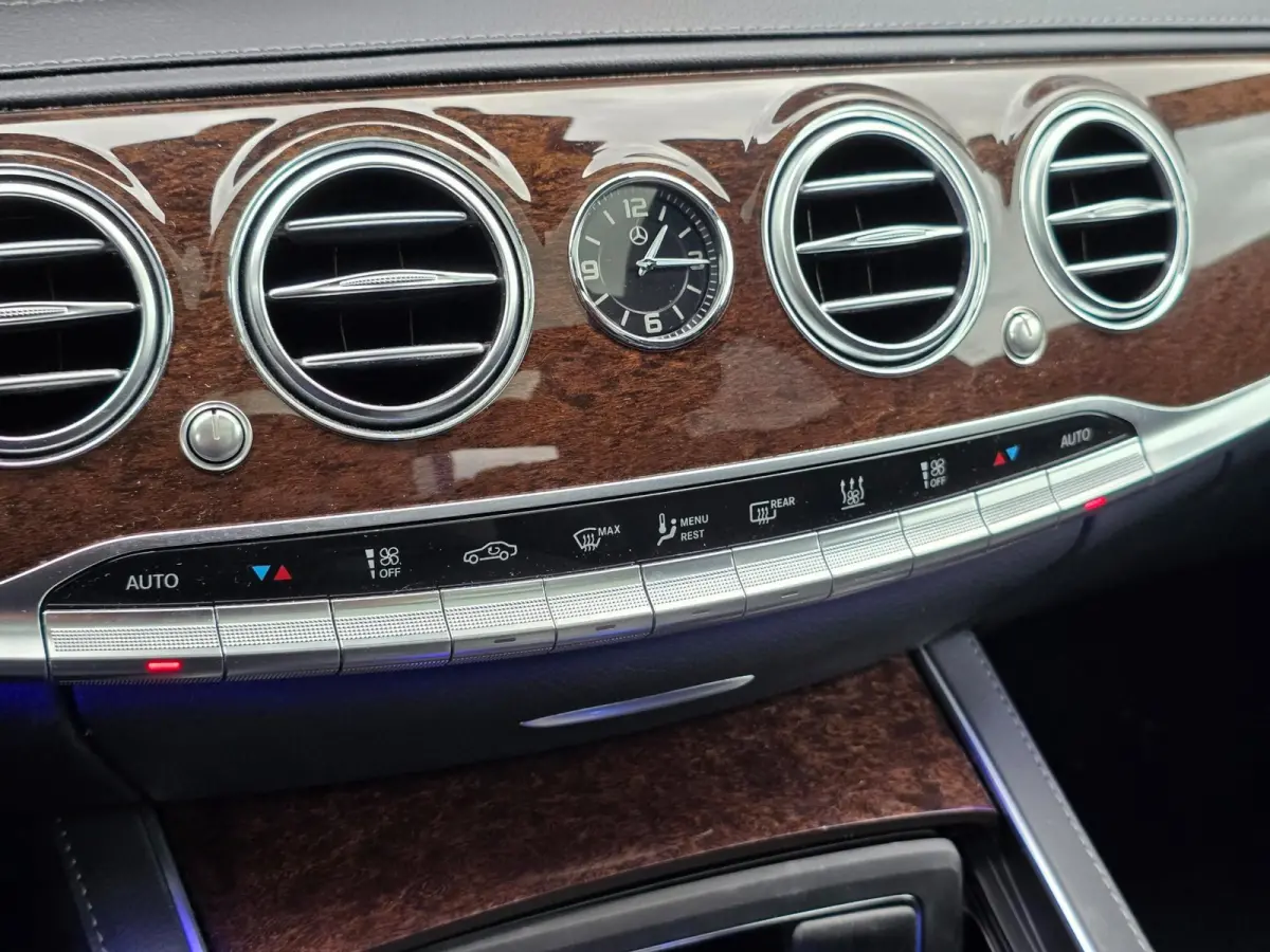 560 e Lang Premium Plus Massage|Stoelventilatie|Burmester|360° Camera|Pano|Luchtvering