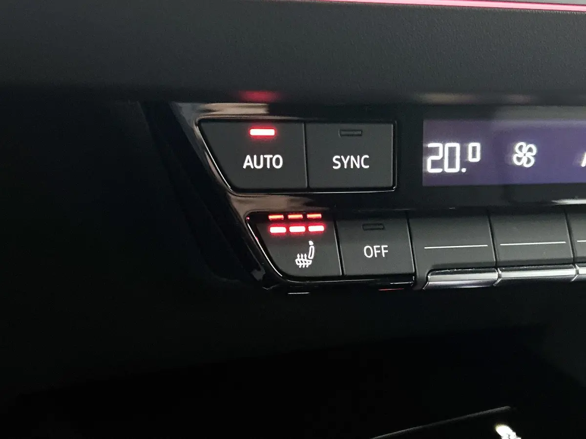 50 quattro S edition 77 kWh PHEV | 90% SOH | Achteruitrij Camera | Parkeersensoren Voor en Achter | Stoelverwarming |