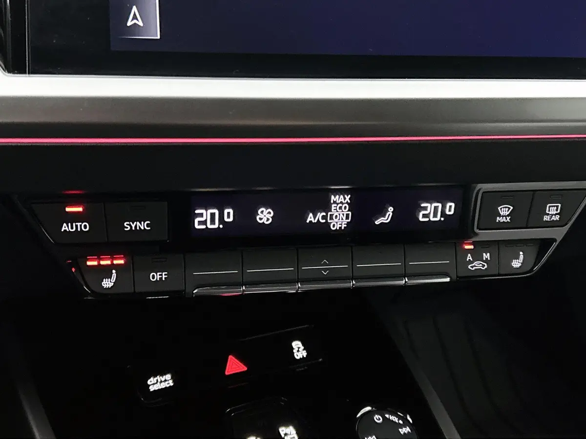 50 quattro S edition 77 kWh PHEV | 90% SOH | Achteruitrij Camera | Parkeersensoren Voor en Achter | Stoelverwarming |